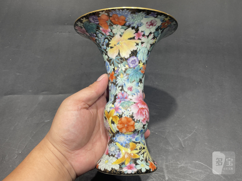 民国 墨地珐琅彩百花花觚一对 - 图6